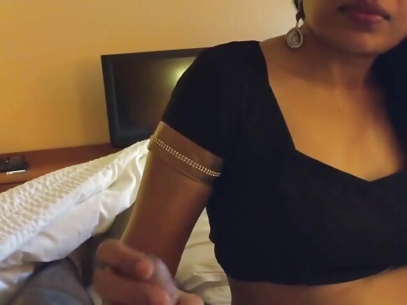 Sundar bharotiya kuri sundar kola karina kapoor sexy video movie