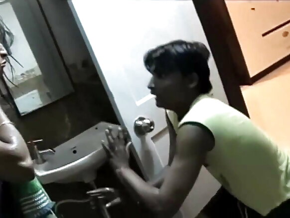 sexy sexy bath chick swar re jasusi sexy hindi cinema show