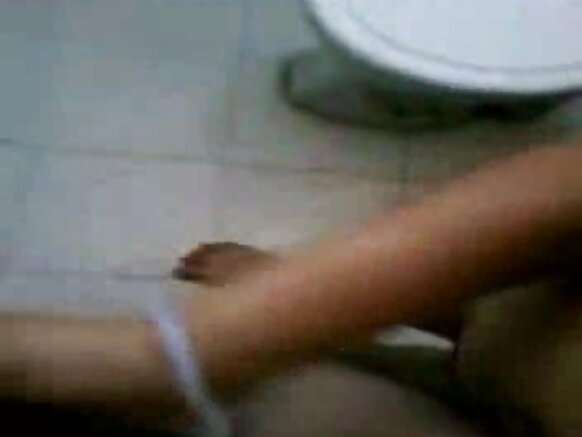 Mit̕ṭen jãwãe lạgit̕ ạḍi mo̠ńj sexy cpl photo.