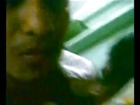 Bharot disom aunty ko sexy movie bang uduga... Aunty ko chuda