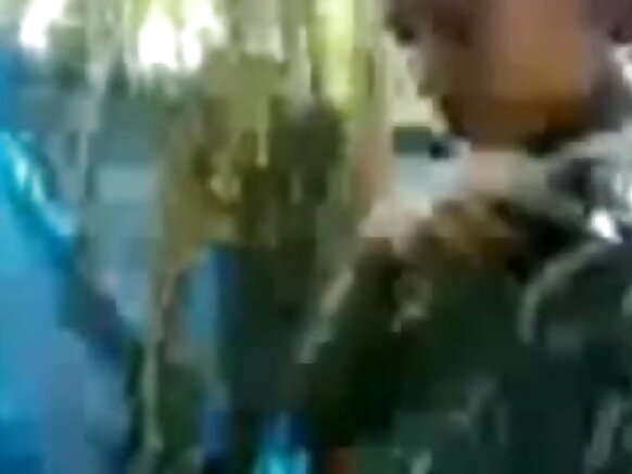 Hot bharoṭiạ aunty Mallu do̠ sạbud jokheć ạḍi rạskạe uduḱet́ kana