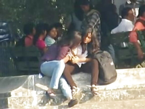 bharoṭ desi lesbian hindi sexy nila hindi kiss public re