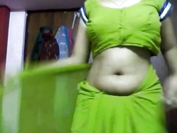 Uniak̕ sexy heroin lil citạr sari sari
