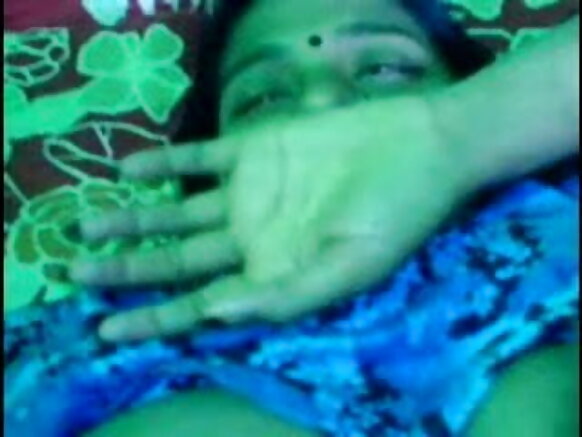 Bangla desi aunty do̠ ac̕ ren nijer kuṛi ren nijer guru nãwã sexy hindi cinema guru sãote jạpit̕ akada