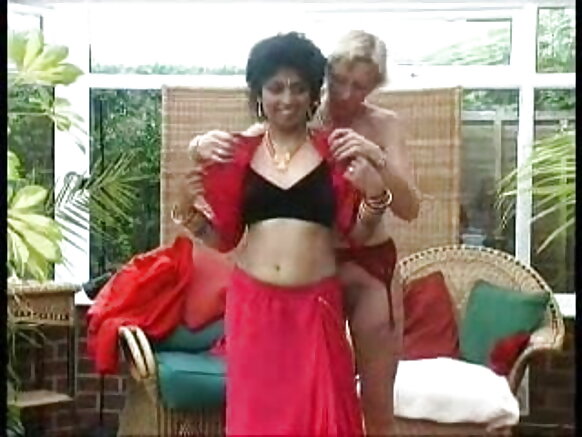 holi r pamindra sexy holi film english me