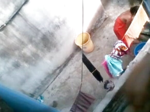 Desi aunty do̠ paseć desi aunty lạgit́ sạgại lạgit́e jạbun akana purạ hd hindi sexy film