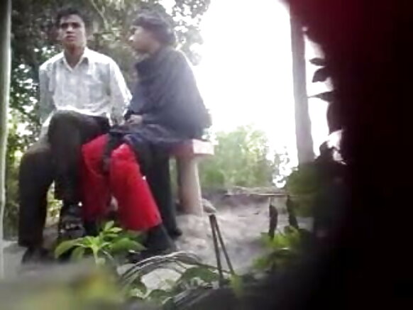 Sexy vidio re mit̕ bharoṭiạ park re ạḍi jạsti kạmi