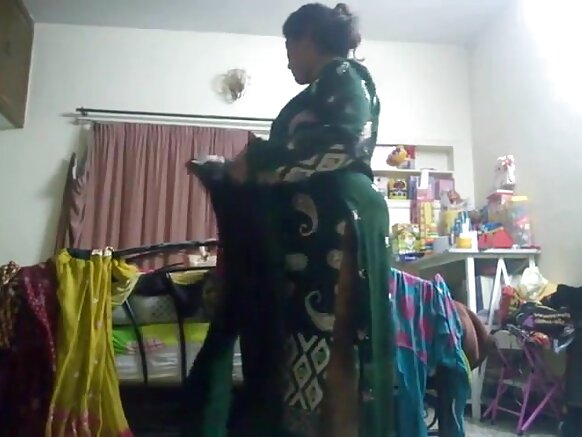 Hidn kemera darae te̱ capṭọr akan hindi te̱ ​​gọṭa aunty seksi sọw cinema