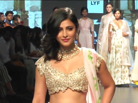 Sriti Hassan Boob, Bina Baday Kate, Boob Show Bending Ko Sexy Movie Send Kada